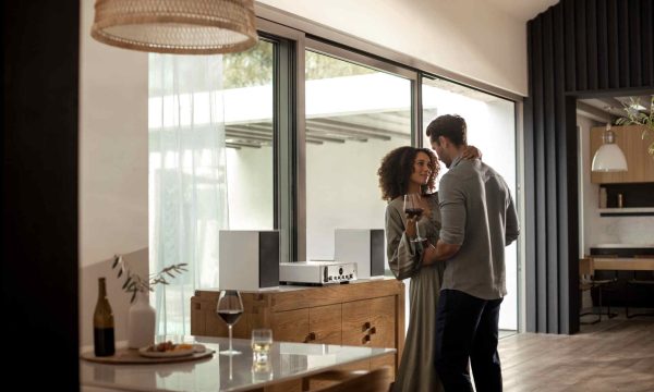 Marantz_Model40n_HiFi_Lifestyle_Silver_005-1940x1293-3ebdde8